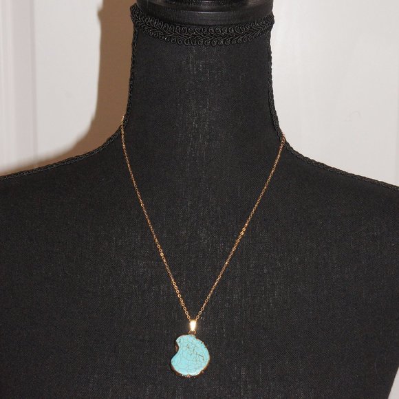 REDUCED! Turquoise Pendant Necklace with approximately a 20" gold chain - Picture 1 of 2